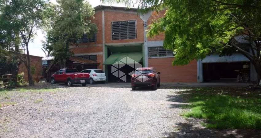 Imóvel de ocupação mista, no térreo depósito, no 2° pavimento apartamento com 3 dormitórios, rua Marquês de Barbacena no bairro Niterói, Canoas