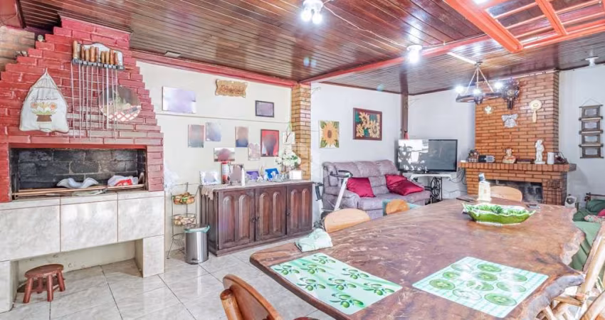A venda casa, 5 dormitórios, 2 vagas de garagem, no bairro São João, em Porto Alegre/RS.