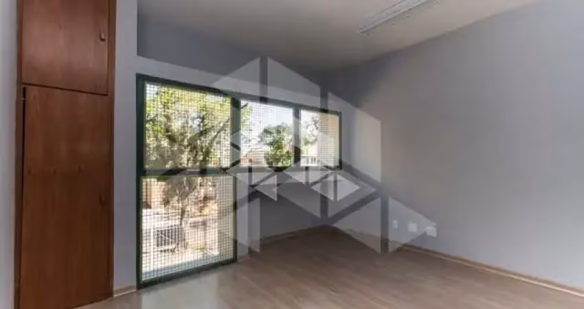 Sala comercial desocupada no bairro floresta em porto alegre/rs
