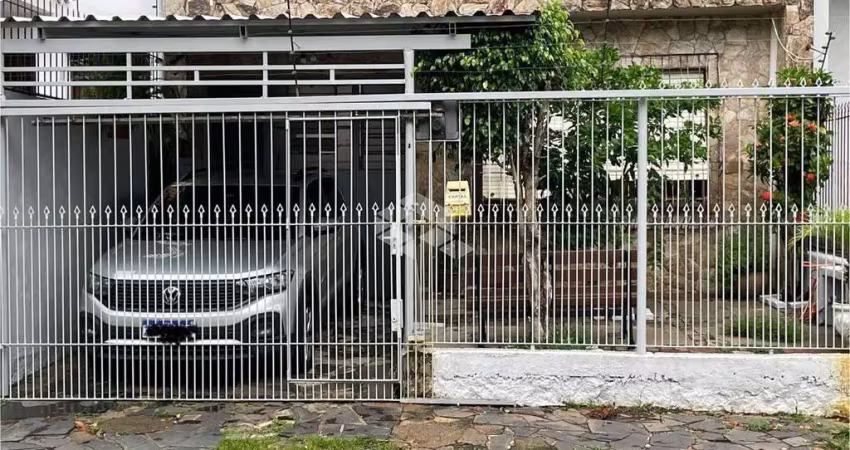 Casa à venda no bairro navegantes em porto alegre/rs.