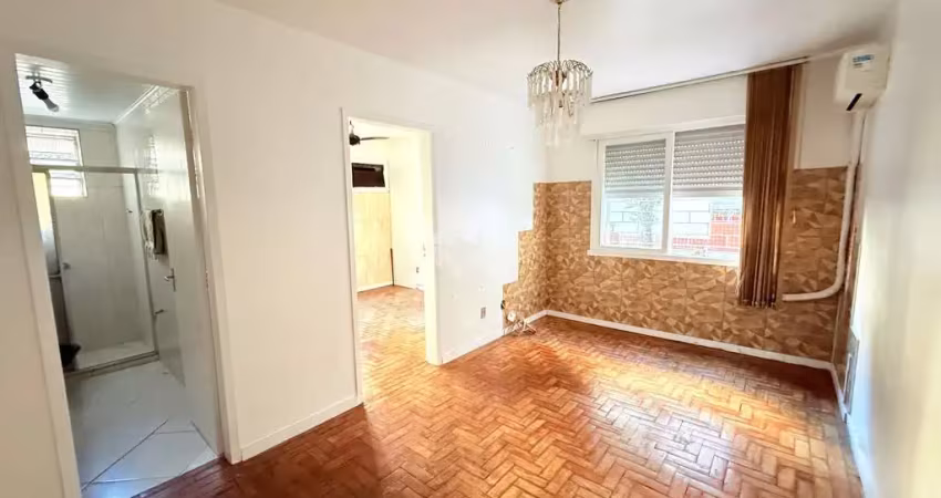 Apartamento térreo reformado de 1 dormitório no bairro passo da areia em porto alegre