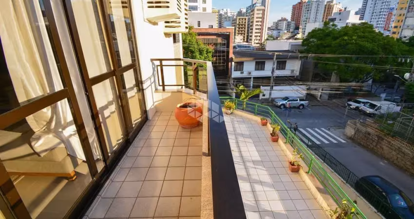 Apartamento com vista panorâmica, mobiliado com 3 dormitórios, sendo 1 suíte, 1 vaga de garagem no Centro de Florianópolis/SC.