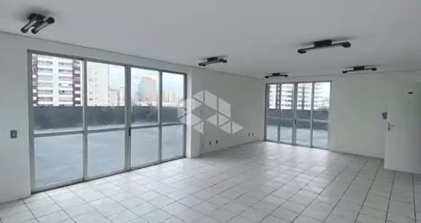 Sala comercial com terraço e vista privilegiada com área de 270,20 m² no bairro estreito em florianópolis/sc.