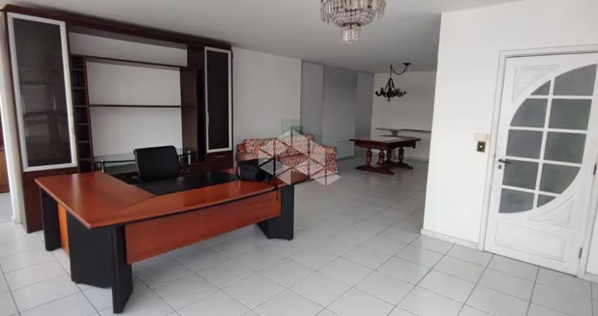 Apartamento com vista panorâmica, com 4 dormitórios, sendo 1 suíte, 2 vagas de garagem no Centro de Florianópolis/SC.