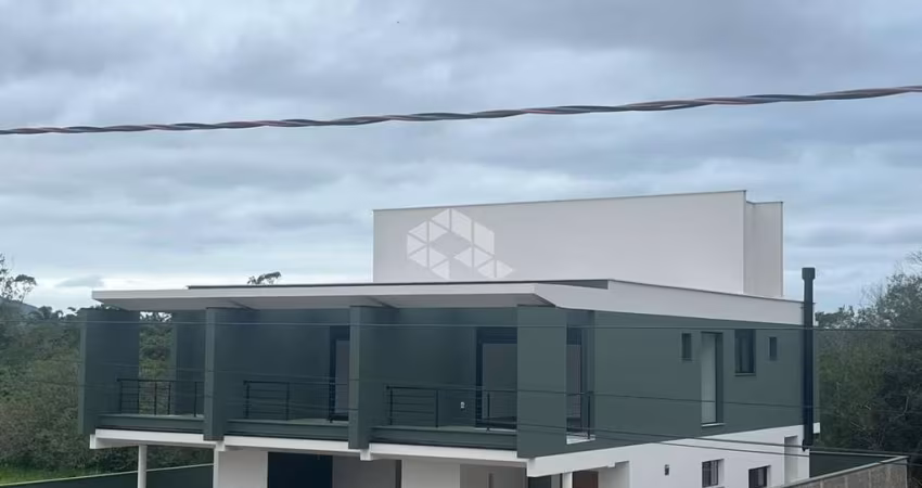 Casa residencial com 03 dormitórios sendo 3 suíte, 1 vaga de garagem no Alto Ribeirão - Florianópolis/SC