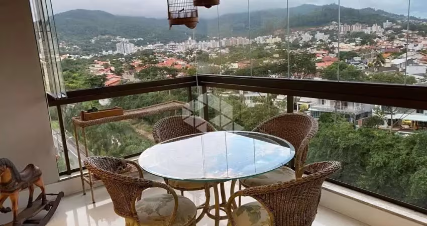 Apartamento semimobiliado com vista panorâmica, 3 dormitórios, sendo 1 suíte, 2 vagas -  Itacorubi, Fpolis SC