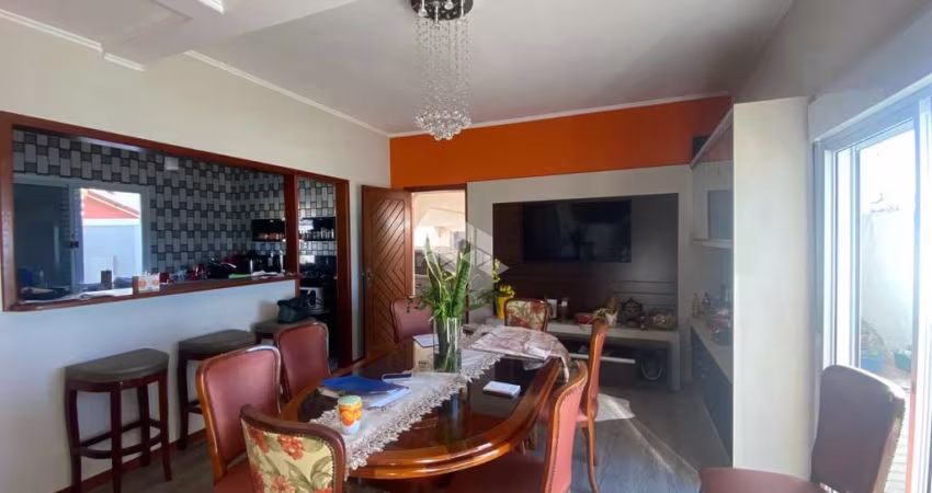 Casa residencial com vista para o mar, 2 andares,  5 suítes e 4 vagas de garagem - Balneário do Estreito - Florianópolis/SC.