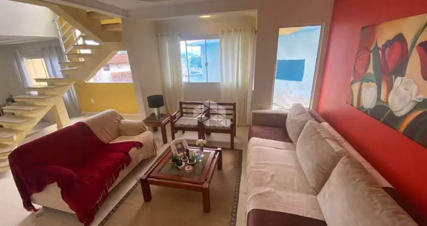 Casa residencial com 4 dormitórios, sendo 2 suítes, 280 m² e 2 vagas de garagem. - Centro - Florianópolis/SC