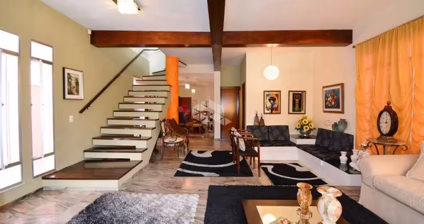 Casa 4 quartos sendo 3 suítes com 2 vagas e 200m² privativos no centro de florianópolis