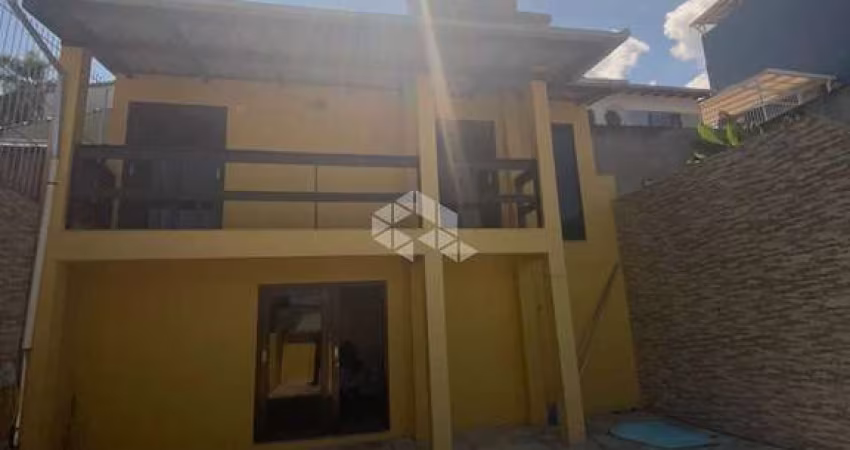 Casa com 6 dormitórios, sendo 3 suítes (1 suíte master com hidromassagem) + edícula com 2 dormitórios, 4 vagas