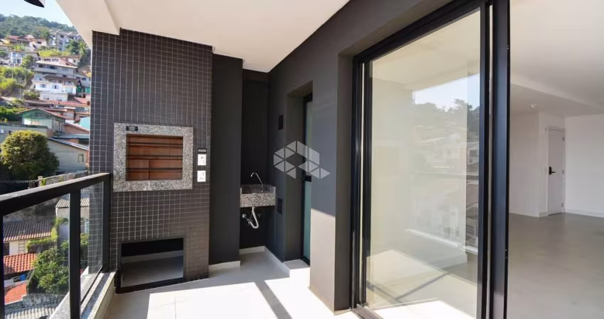 Apartamento com vista para o mar, de 3 dormitórios, sendo 3 suítes, 2 vagas de garagem no Centro de Florianópolis/SC.