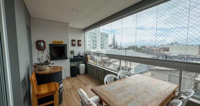 APARTAMENTO SEMIMOBILIADO COM 3 QUARTOS SENDO 1 SUÍTE EM BARREIROS SÃO JOSÉ/SC