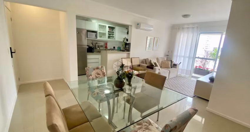 APARTAMENTO SEMIMOBILIADO COM 3 QUARTOS SENDO 1 SUÍTE  NO BAIRRO CAMPINAS EM SÃO JOSÉ/SC