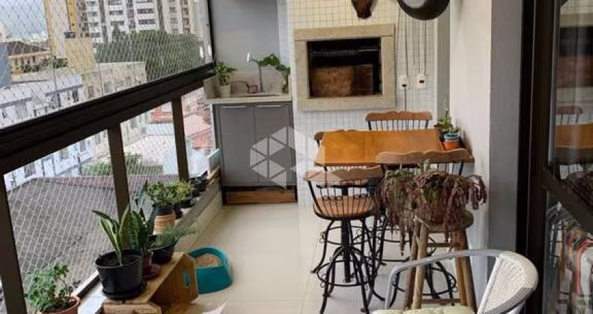 APARTAMENTO SEMIMOBILIADO COM VISTA PARA O MAR 3 QUARTOS SENDO 2 SUÍTES 2 VAGAS DE GARAGEM NO BALNEÁRIO EM FLORIANÓPOLIS/SC