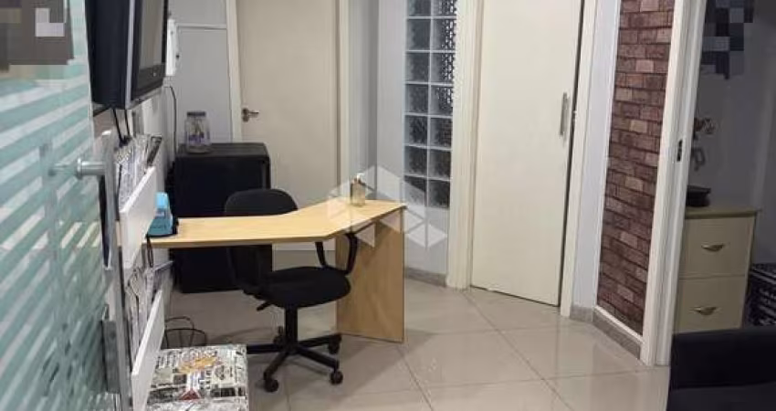 SALA COMERCIAL NO CANTO EM FLORIANÓPOLIS PRONTA PARA O SEU NEGÓCIO