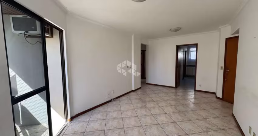APARTAMENTO DE 3 QUARTOS SENDO 1 SUÍTE COM VISTA PARCIAL PARA O MAR NO CENTRO DE FLORIANÓPOLIS/SC