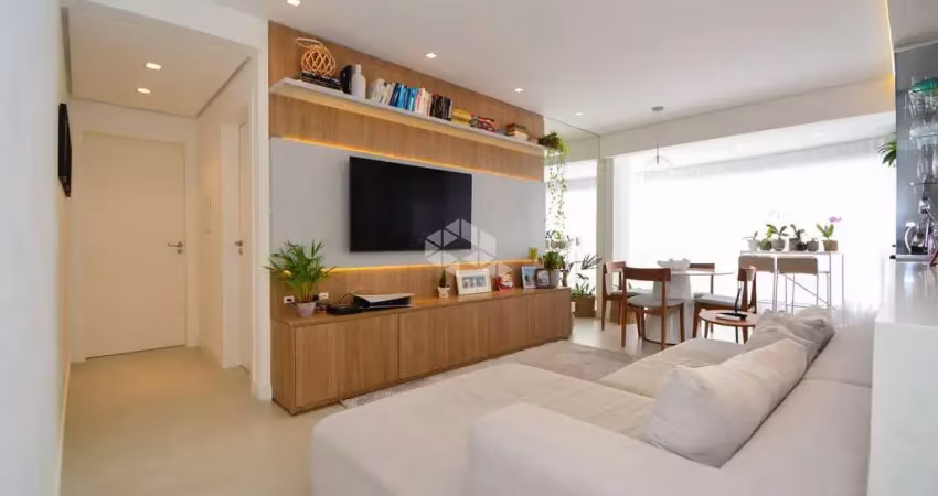 APARTAMENTO SEMIMOBILIADO COM 2 SUÍTES 1 VAGA DE GARAGEM E VISTA PARCIAL DO MAR EM COQUEIROS FLORIANÓPOLIS