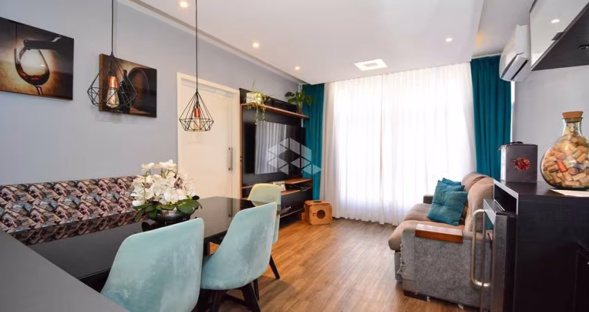 APARTAMENTO SEMIMOBILIADO COM 2 SUÍTES E 1 VAGA DE GARAGEM NO CENTRO DE FLORIANÓPOLIS