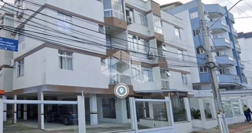 APARTAMENTO COM 1 QUARTO SENDO SUÍTE SEMIMOBILIADO E ESTRUTURA COMPLETA NO ESTREITO