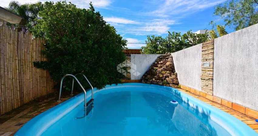 CASA COM 3 QUARTOS SENDO 1 SUÍTE PISCINA E ÁREA GOURMET NO SANTA MÔNICA FLORIANÓPOLIS