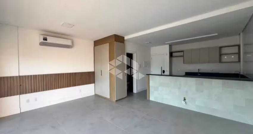 STUDIO MODERNO COM LAZER COMPLETO E LOCALIZAÇÃO PRIVILEGIADA NO SACO GRANDE