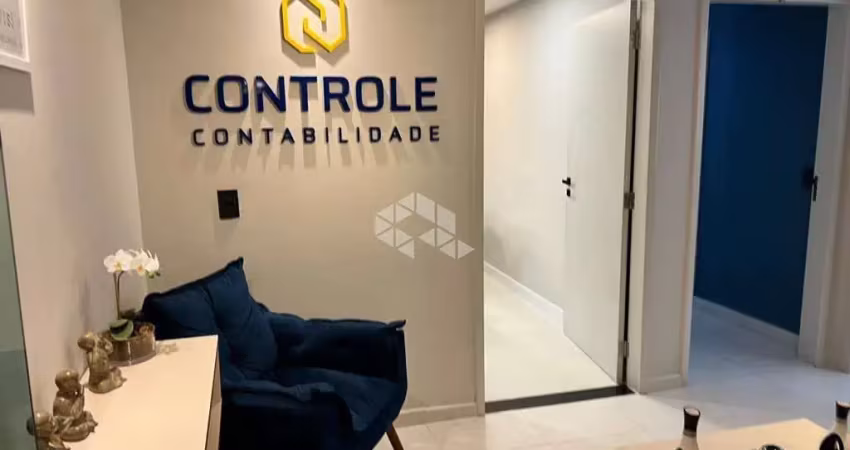 Sala comercial pronta para uso em condomínio com portaria 24h no centro de florianópolis