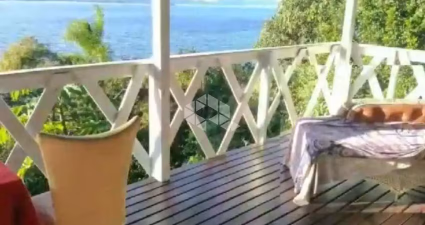 Hotel pousada na costa da lagoa florianópolis com 8 quartos vista para o mar e terreno amplo