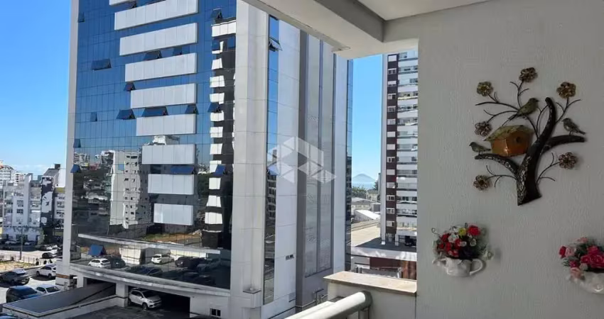 Apartamento com 2 dormitórios 1 suíte 2 vagas e com vista para o mar no bairro canto em florianópolis