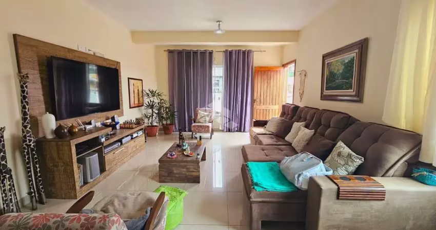 Casa 4 suítes 3 vagas de garagem com piscina e espaço gourmet na trindade florianópolis