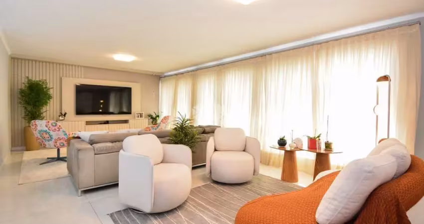 Casa alto padrão no centro de florianópolis com vista para o mar piscina 4 quartos sendo 1 suíte 4 vagas de garagem