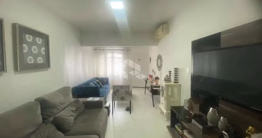 Casa com 3 quartos e 3 vagas próxima ao residencial naval club em capoeiras florianópolis