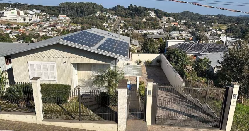 Ampla casa próximo a Praça da Ermida!
