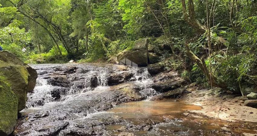 Àrea para sítio com cascata!