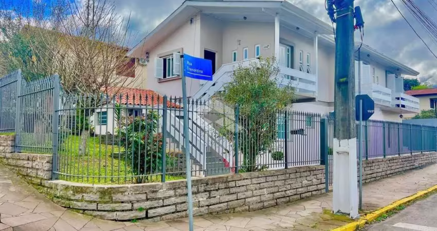 Casa no bairro São Francisco, em terreno de esquina!