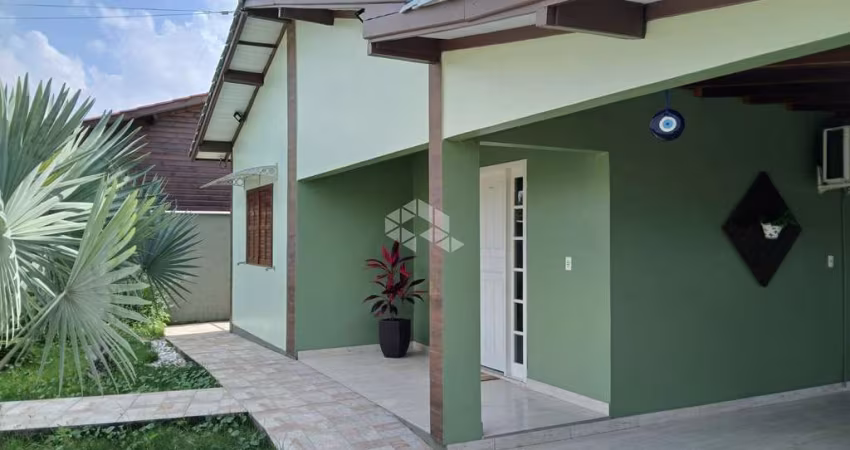 Casa com 04 quartos, 03 vagas de garagem e 222 M2, em IBIRAQUERA, no Alto Arroio.