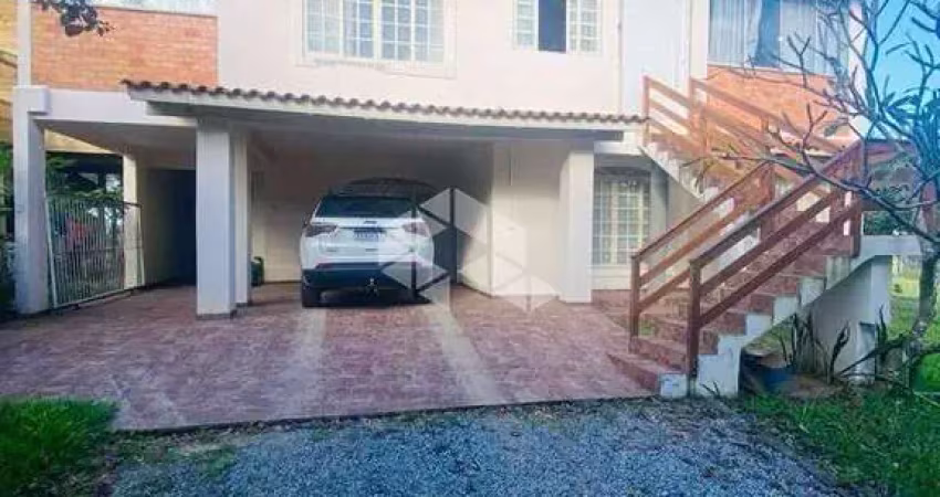 Excelente oportunidade de uma casa  com 05 suítes ,muito bem localizada na Praia do Rosa