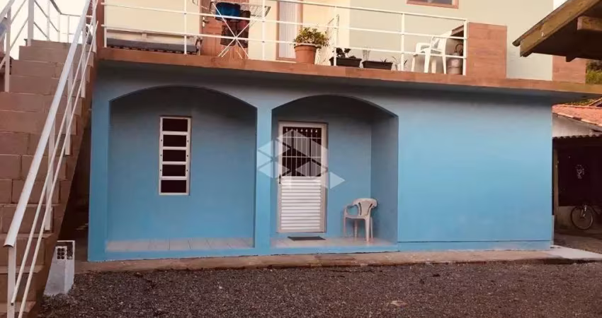 Casa em garopaba na praia da ferrugem à 500m do mar com 04 unidades independentes excelente oportunidade de gerar uma boa renda passiva.