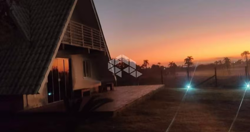 Casa com 2 dormitórios, amplo estacionamento, 1 vaga coberta, 180 m² na Encantada em Garopaba SC