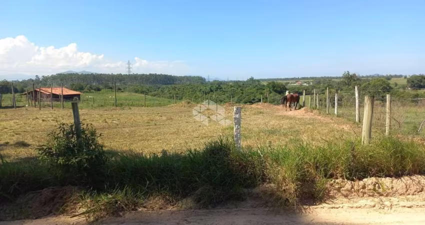 Terreno à venda em Imbituba com 600m²