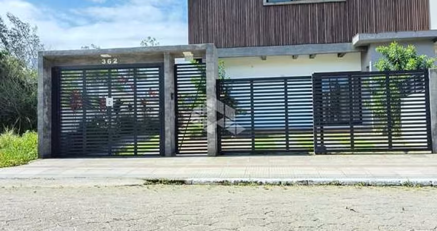 Casa Sobrado com 2 suítes, 1 vaga, 92,18 m² privativos no loteamento Jardim Panorâmico, Centro de Garopaba SC