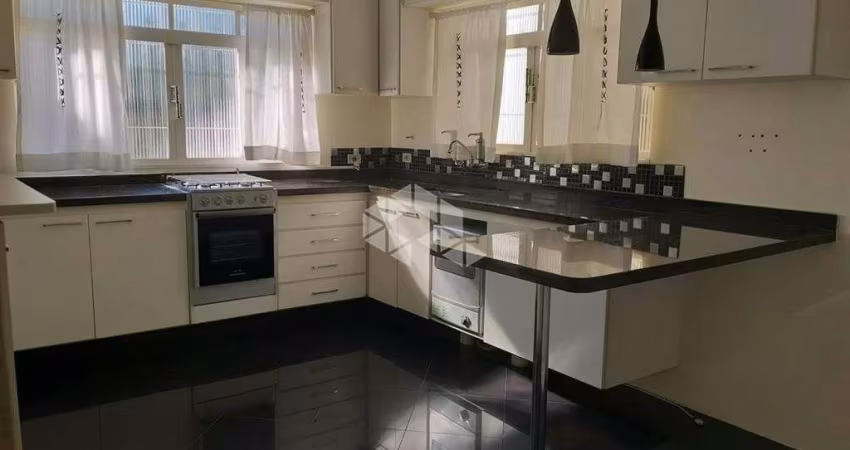 Sobrado com 3 dormitórios, sendo 2 suítes com walking closet, Vila Mazzei