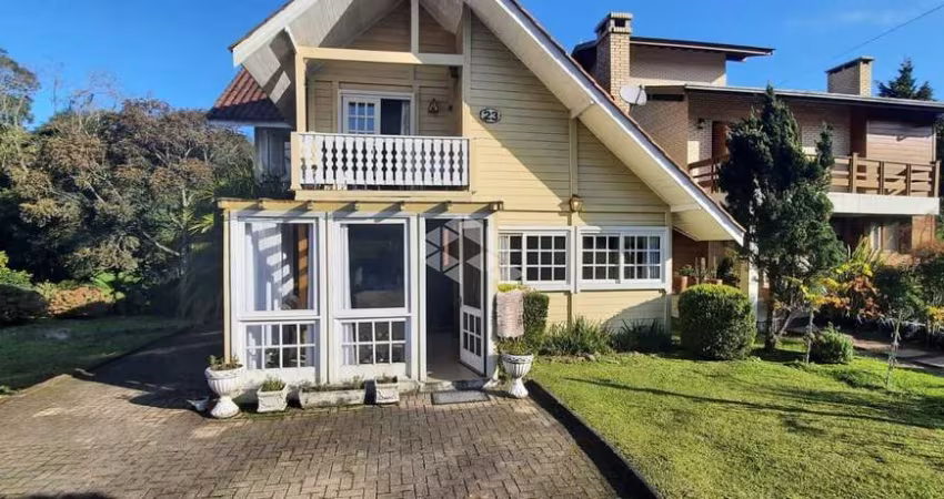 Casa com 208m² privativos no Condomínio Quinta da Serra, Centro de Canela