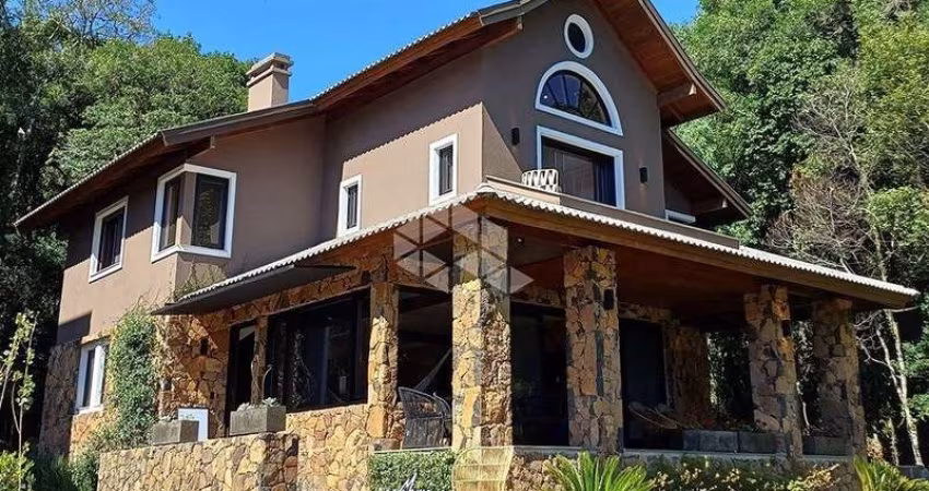 Casa 04 dormitórios, 292m² privativos, no Saint Moritz, em Gramado