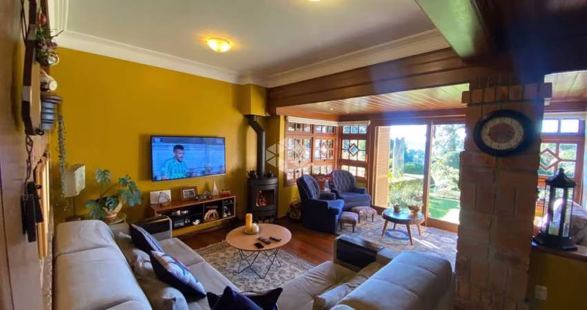 Casa 3 dormitórios, geminada,2 vagas, no Planalto, Gramado