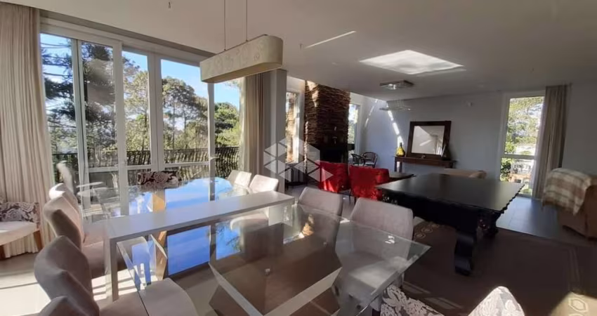 Casa 5 dormitórios (3 suítes), 480m², em Condomínio Fechado em Canela