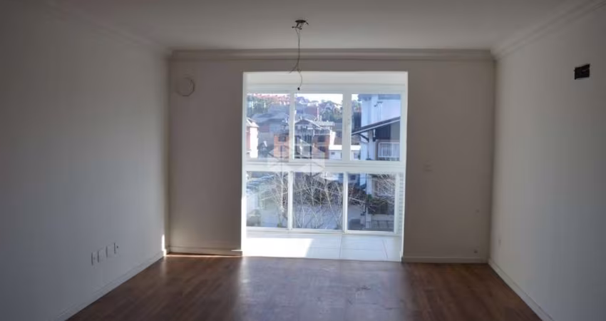 Apartamento 3 dormitórios, 146m² privativos, 2 vagas, no Centro de Gramado, a uma quadra da Rua Coberta