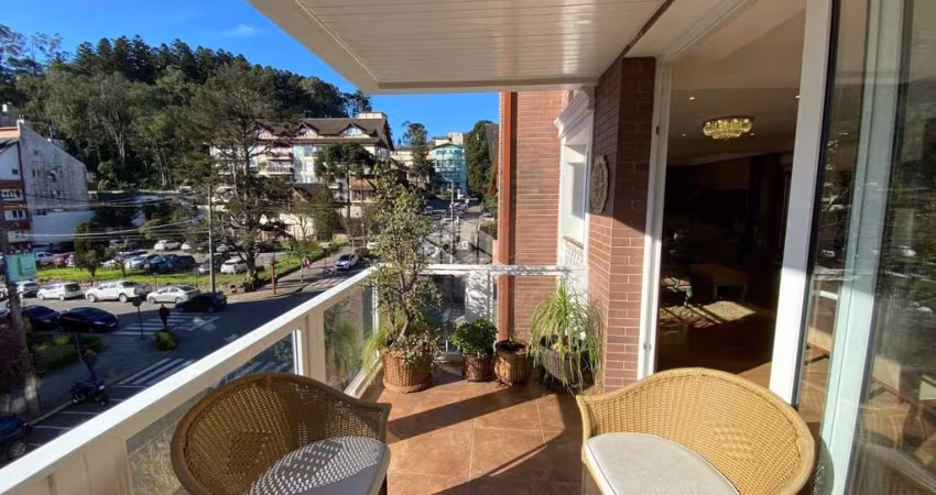 Apartamento 4 dormitórios/suítes, 215m², 3 vagas, a 50 metros da Rua Coberta de Gramado