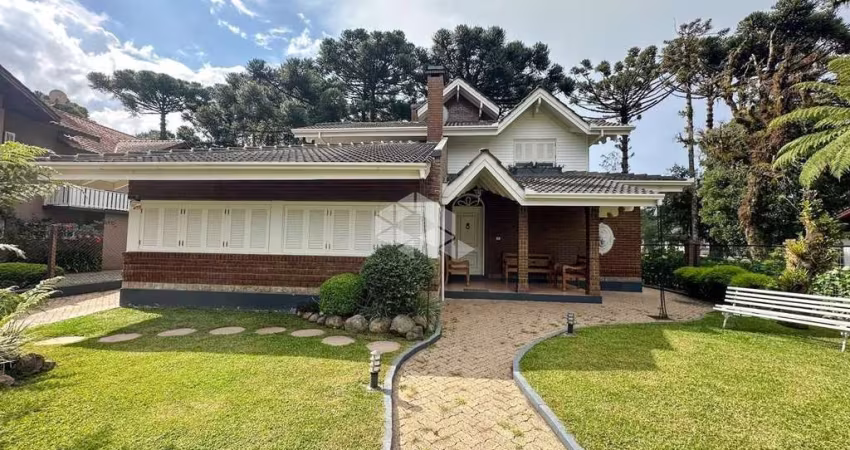 Casa 4 dormitórios, 259m², 2 vagas, no Planalto, bairro nobre de Gramado