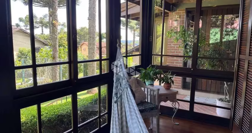 Casa com 3 quartos, 250m² privativos, em bairro nobre de canela
