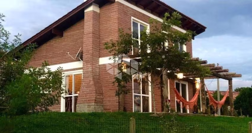 Casa em condomínio fechado à venda!